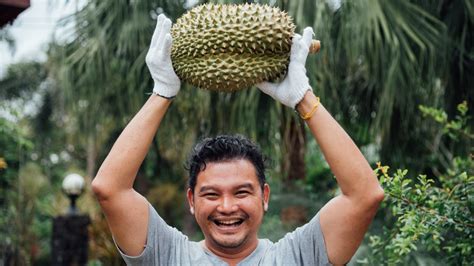 Davao’s Durian Delights: Unveiling the King of Fruits.